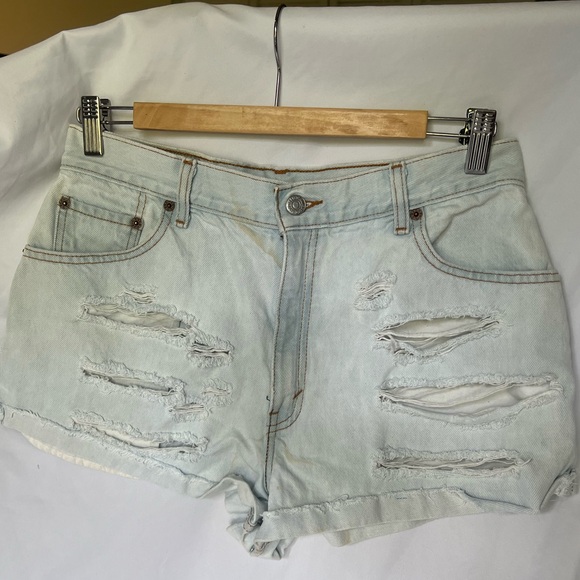 Levi’s Distressed Denim Shorts - Picture 1 of 6